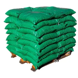 Palette de sacs verts