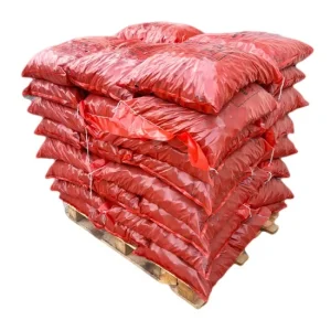 Palette de sacs rouges